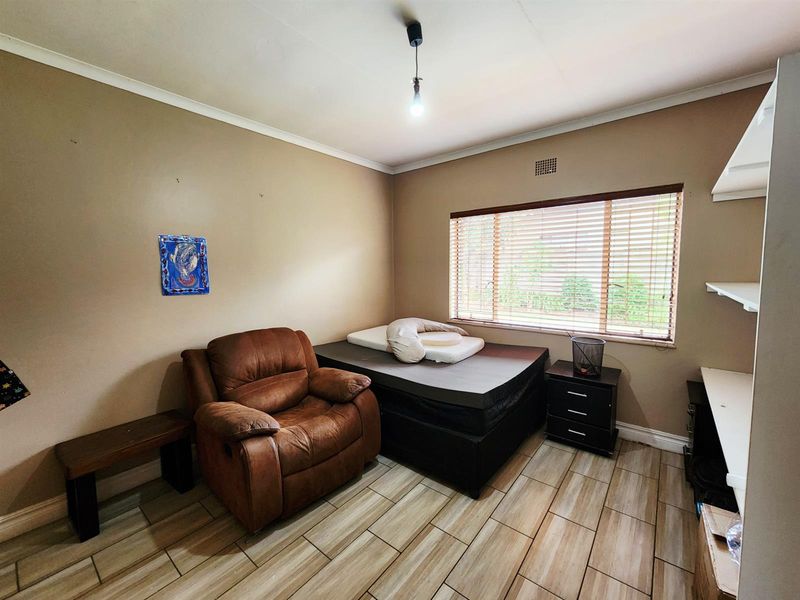 4 Bedroom House including a Bachelor with Pool and Double Garage for sale in Valhalla Centurion - Photo 7