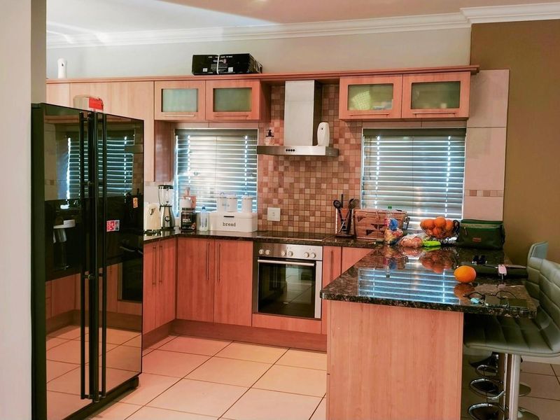 House To Rent in The Islands Estates, Hartbeespoort, North West - Photo 9