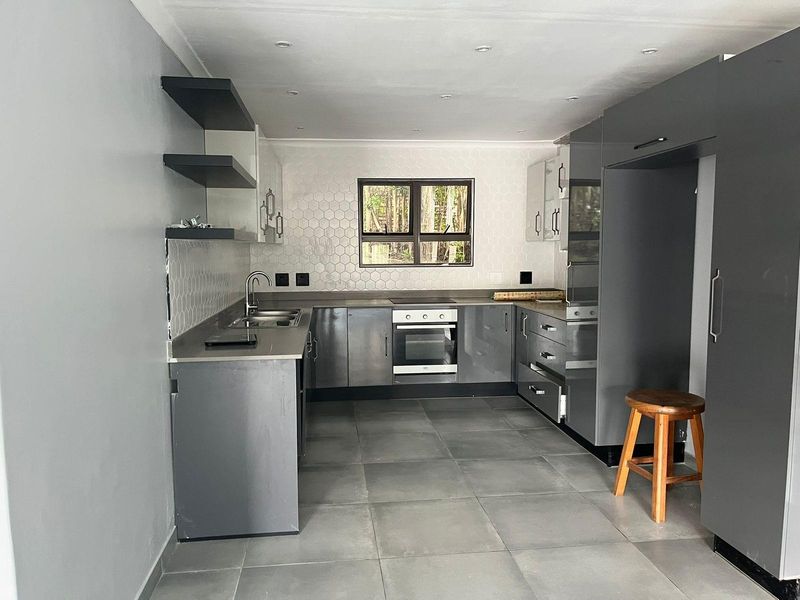 120m2 Office Space to Let in Cowies Hill Park - Avail Immediately This one Won't last long - Photo 6