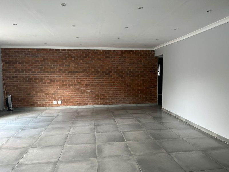 120m2 Office Space to Let in Cowies Hill Park - Avail Immediately This one Won't last long - Photo 3