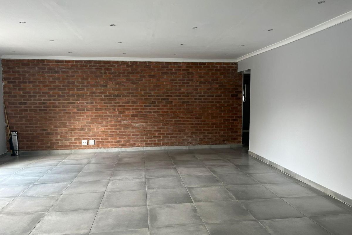 120m2 Office Space to Let in Cowies Hill Park - Avail Immediately This one Won't last long - Photo 3
