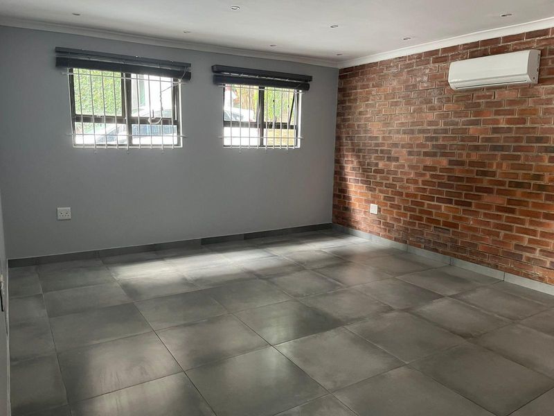 120m2 Office Space to Let in Cowies Hill Park - Avail Immediately This one Won't last long - Photo 9