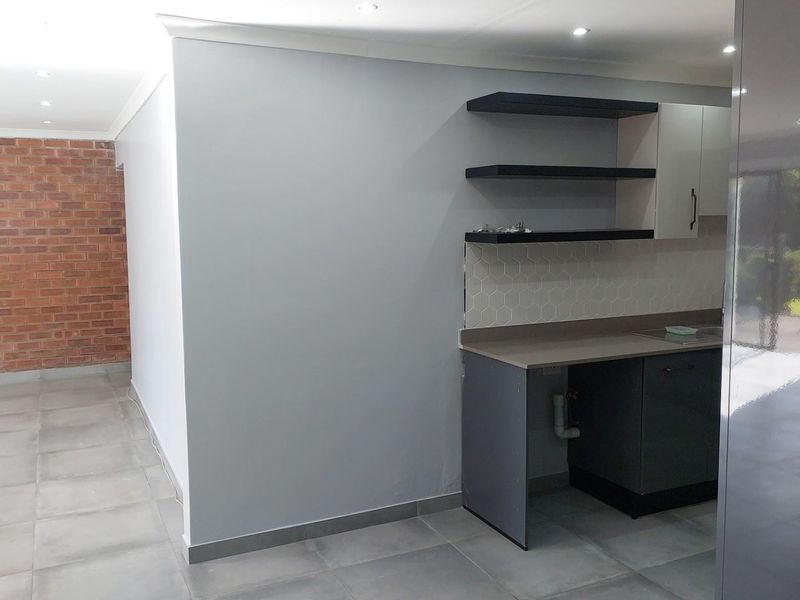 120m2 Office Space to Let in Cowies Hill Park - Avail Immediately This one Won't last long - Photo 4