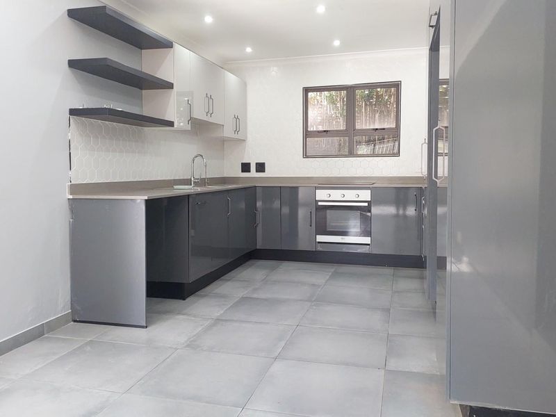 120m2 Office Space to Let in Cowies Hill Park - Avail Immediately This one Won't last long - Photo 5