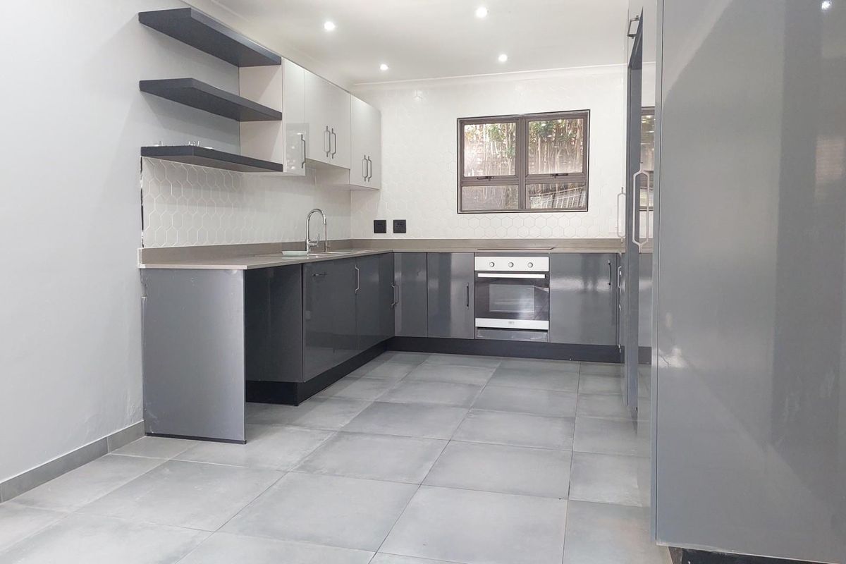 120m2 Office Space to Let in Cowies Hill Park - Avail Immediately This one Won't last long - Photo 5