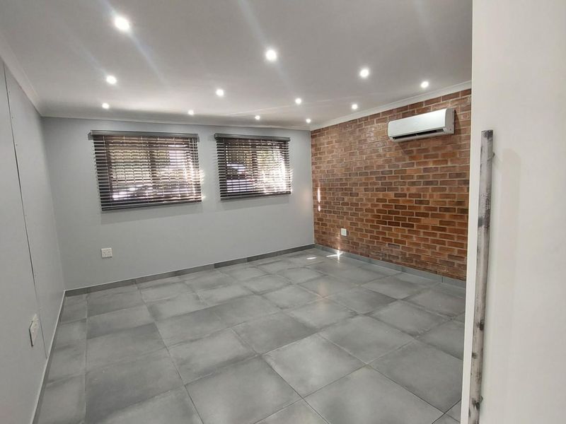 120m2 Office Space to Let in Cowies Hill Park - Avail Immediately This one Won't last long - Photo 8