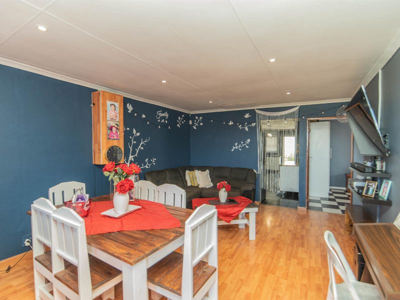 Spacious and beautifully maintained 3 Bedroom, 2 Bathroom Home! - Photo 6