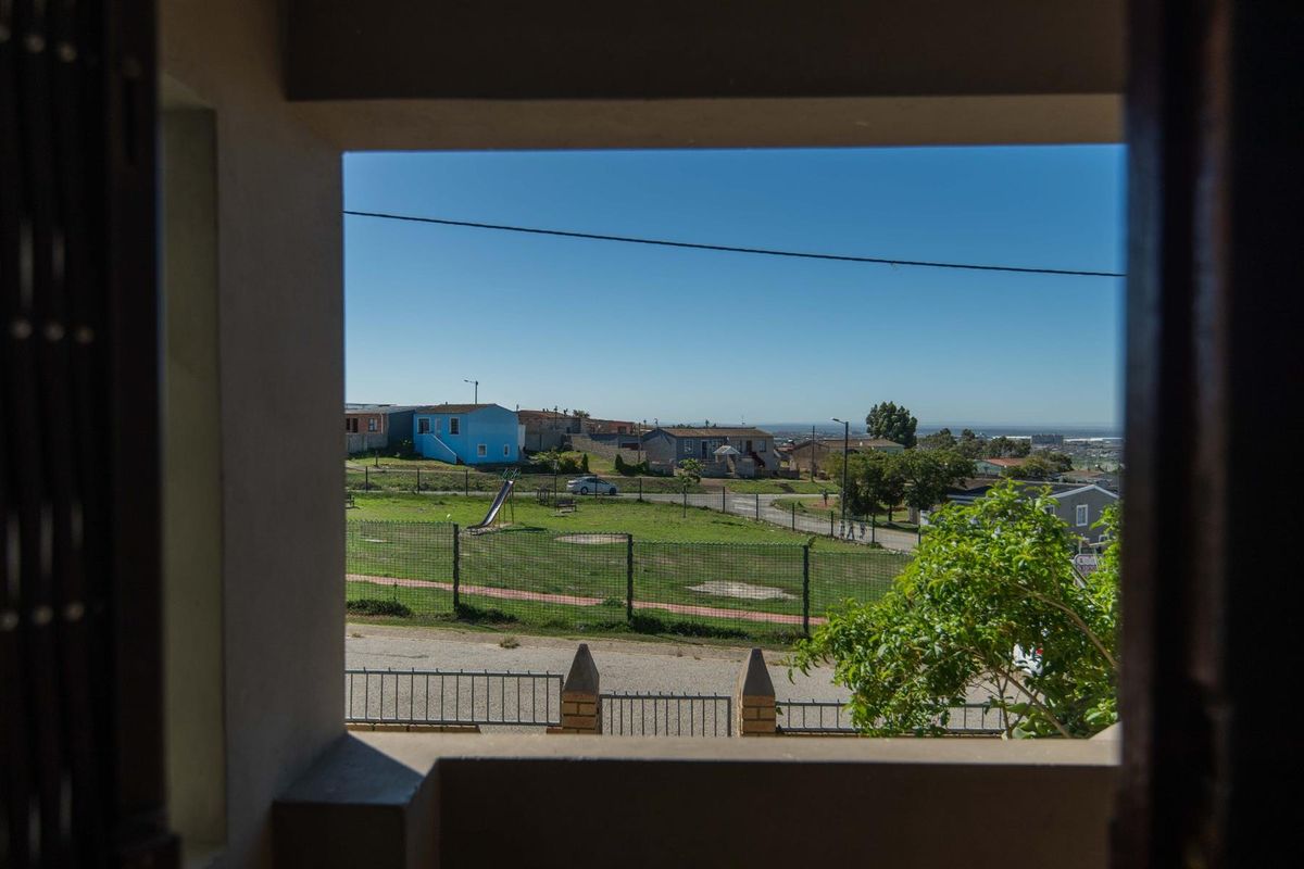 Spacious and beautifully maintained 3 Bedroom, 2 Bathroom Home! - Photo 4