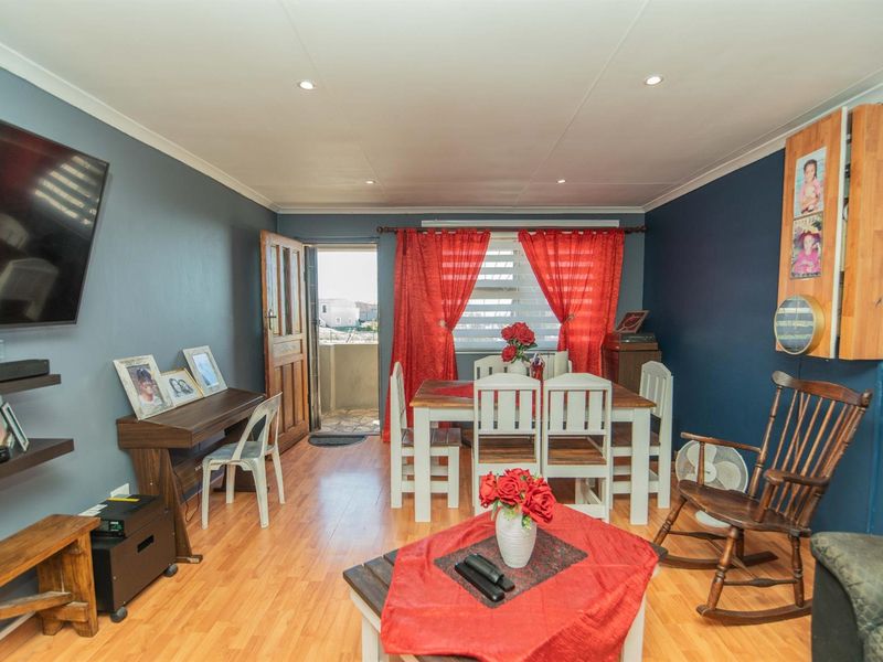 Spacious and beautifully maintained 3 Bedroom, 2 Bathroom Home! - Photo 9