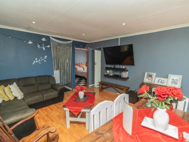 Spacious and beautifully maintained 3 Bedroom, 2 Bathroom Home! - Photo 7