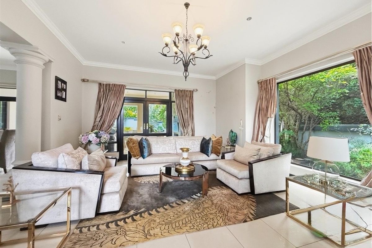 Spacious Luxury Family Home in Dainfern Valley Estate - Photo 2