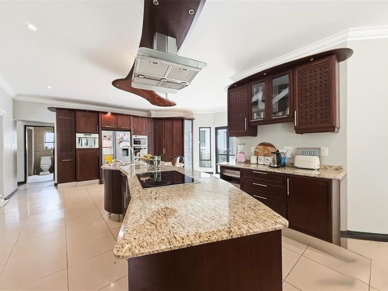 Spacious Luxury Family Home in Dainfern Valley Estate - Photo 6
