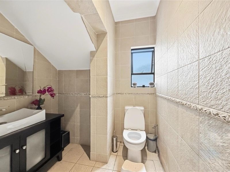 Spacious Luxury Family Home in Dainfern Valley Estate - Photo 8