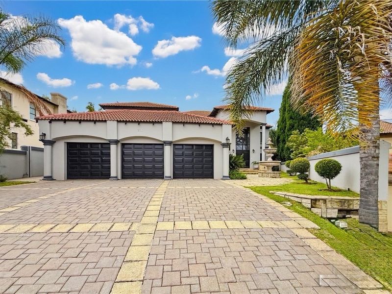 Spacious Luxury Family Home in Dainfern Valley Estate - Photo 2