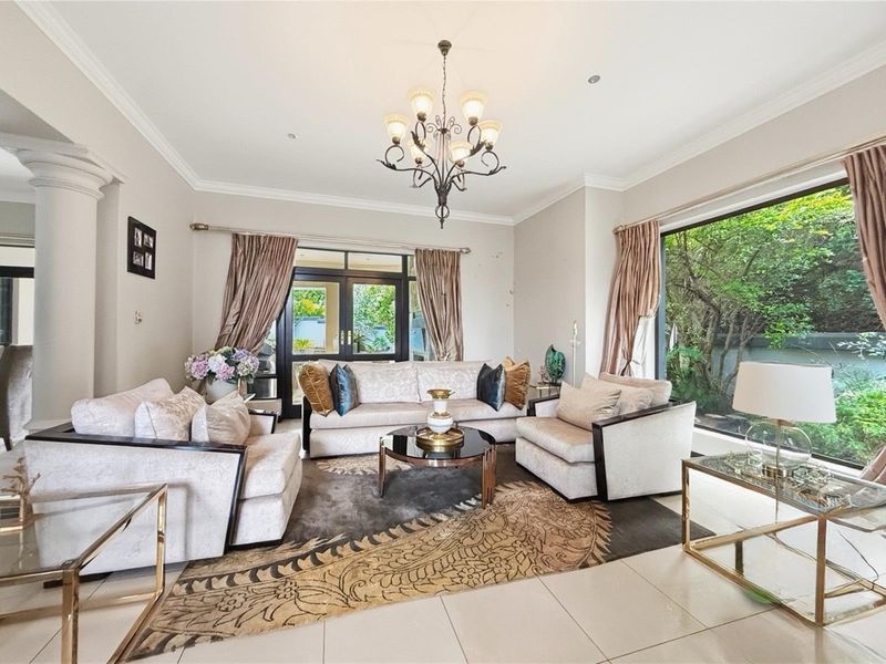 Spacious Luxury Family Home in Dainfern Valley Estate - Photo 3