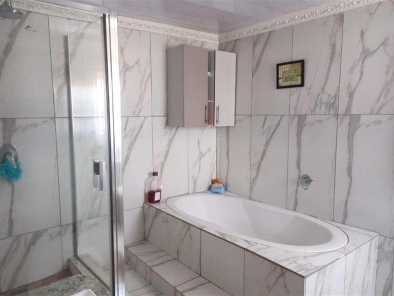 House For Sale in Lawley, Johannesburg - Photo 7