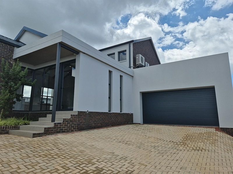 Luxurious 3-Bedroom Double-Storey Eco Home - Helderzicht Eco Estate, Potchefstroom - Photo 2