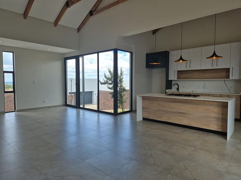 Luxurious 3-Bedroom Double-Storey Eco Home - Helderzicht Eco Estate, Potchefstroom - Photo 9