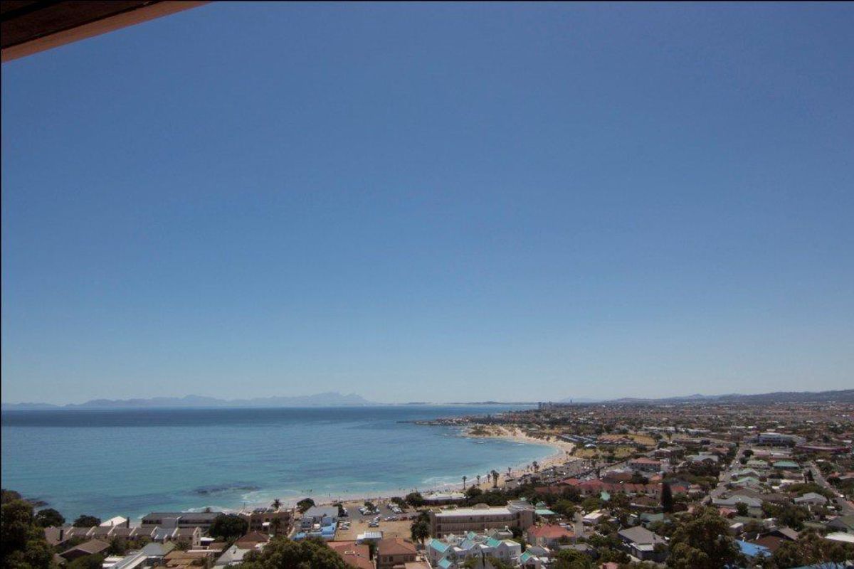 House For Sale in Mountainside, Gordons Bay - Photo 3