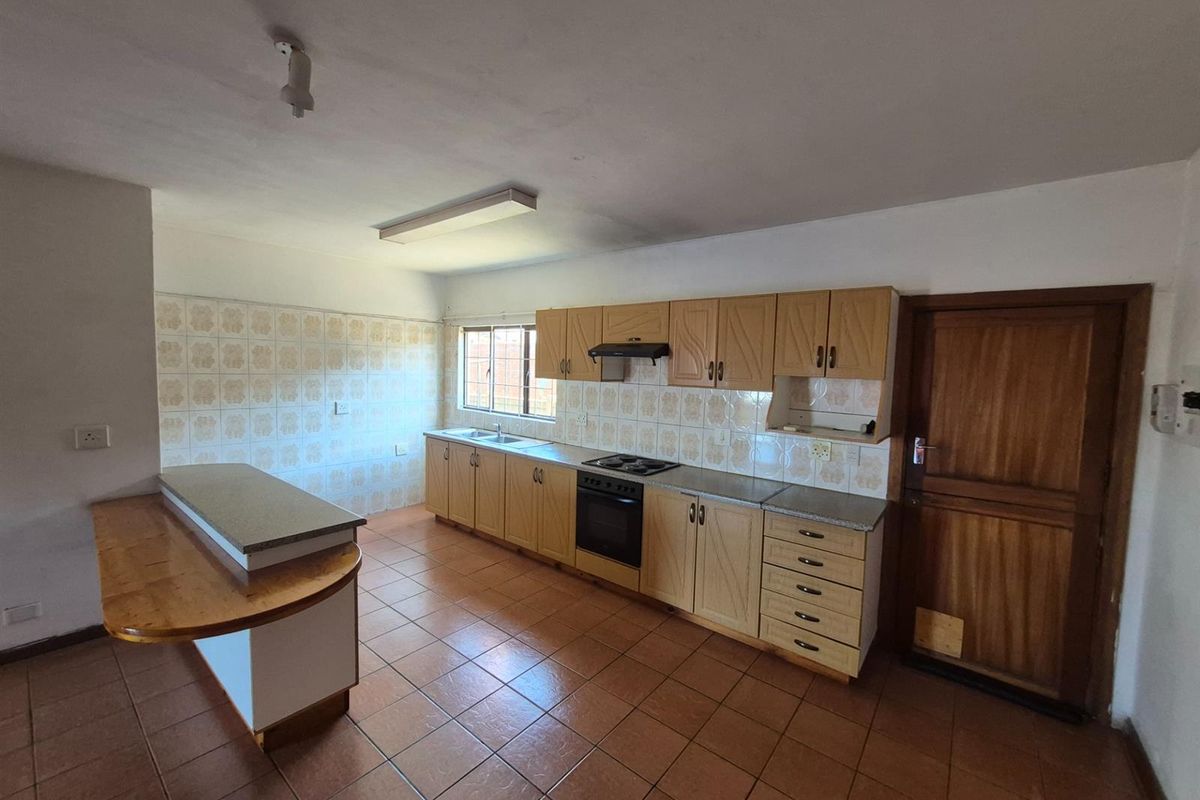 Duplex For Sale in Montclair, Durban, KwaZulu Natal - Photo 4