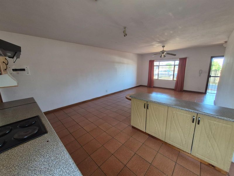 Duplex For Sale in Montclair, Durban, KwaZulu Natal - Photo 6