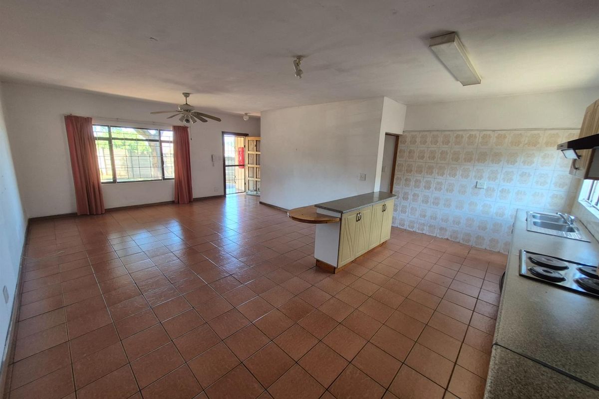 Duplex For Sale in Montclair, Durban, KwaZulu Natal - Photo 5