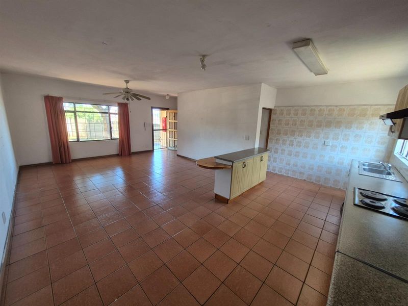 Duplex For Sale in Montclair, Durban, KwaZulu Natal - Photo 5