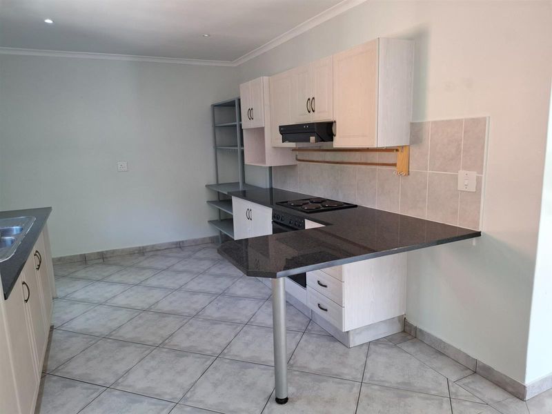 2 Bedroom spacious corner unit in eco estate - Photo 7