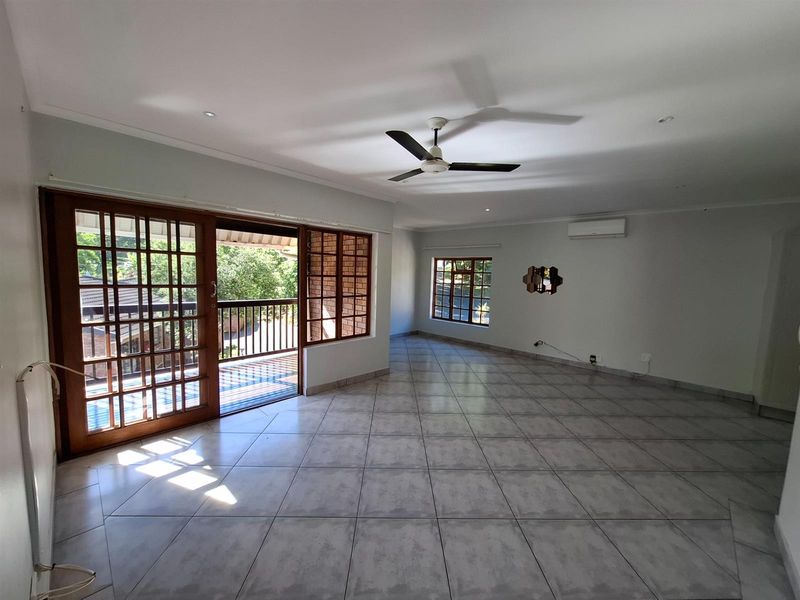 2 Bedroom spacious corner unit in eco estate - Photo 3