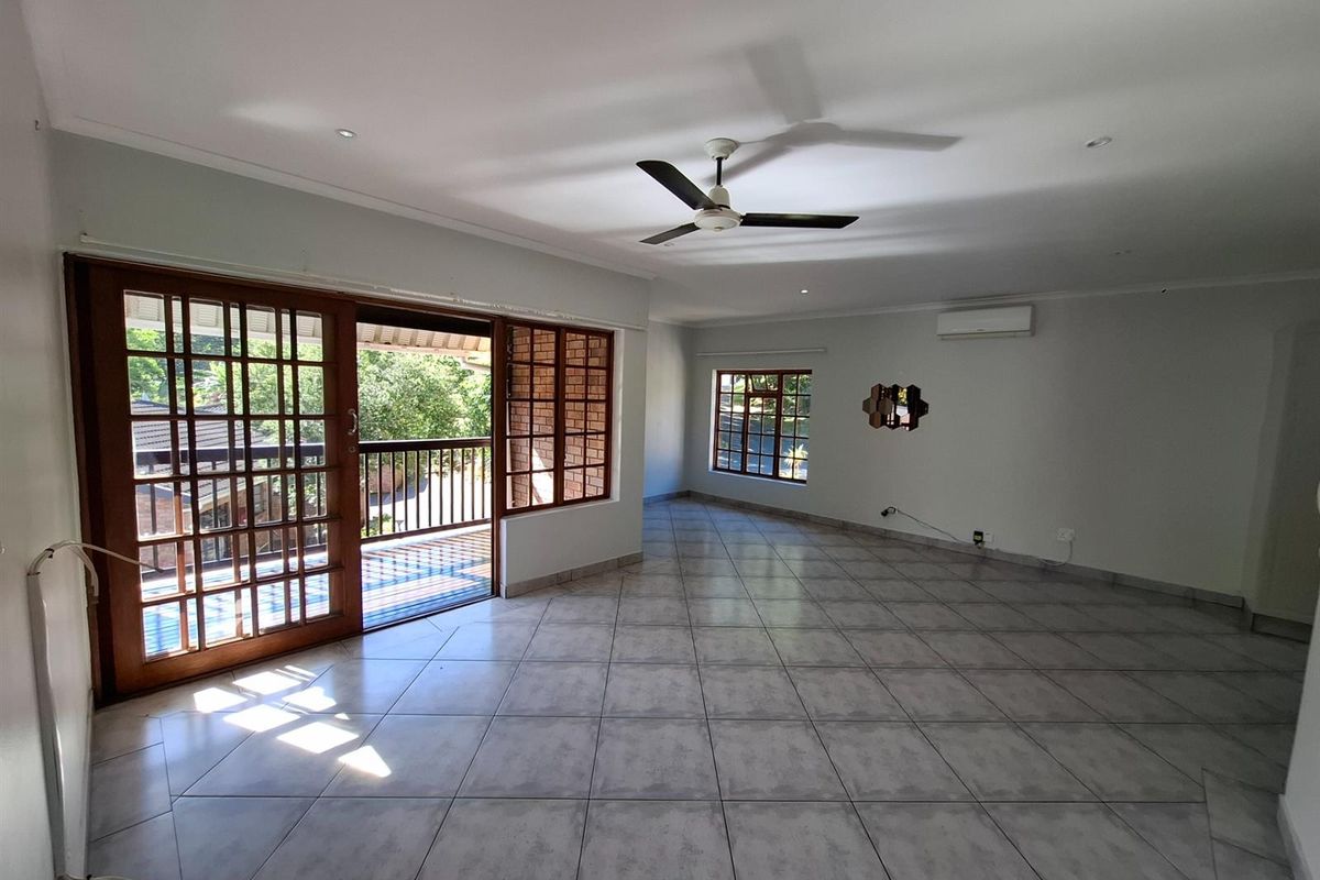 2 Bedroom spacious corner unit in eco estate - Photo 3