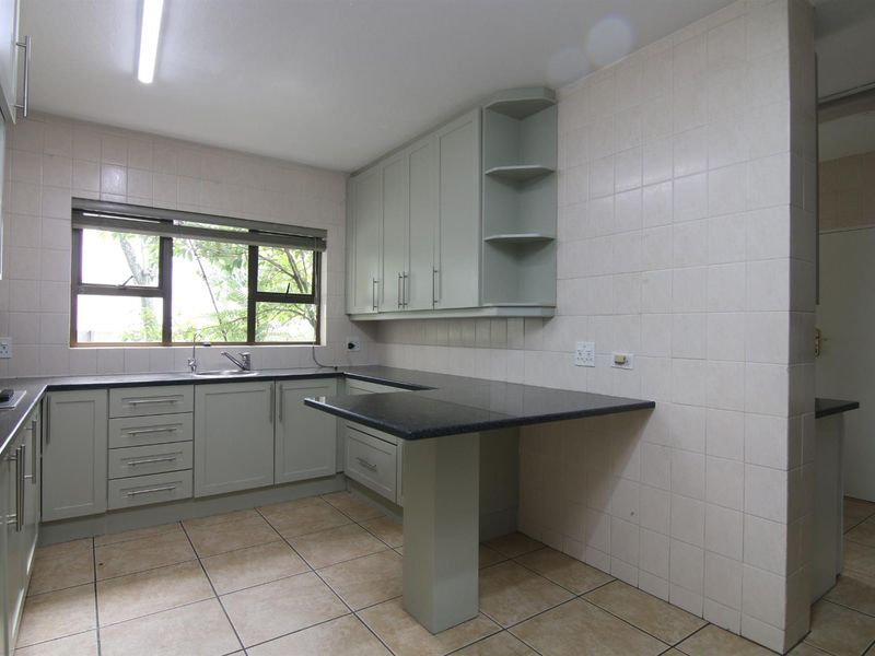 Beautiful North-Facing Family Home Overlooking the Greenbelt - Photo 7