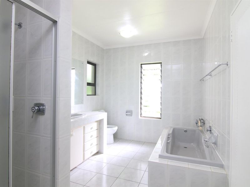 Beautiful North-Facing Family Home Overlooking the Greenbelt - Photo 10