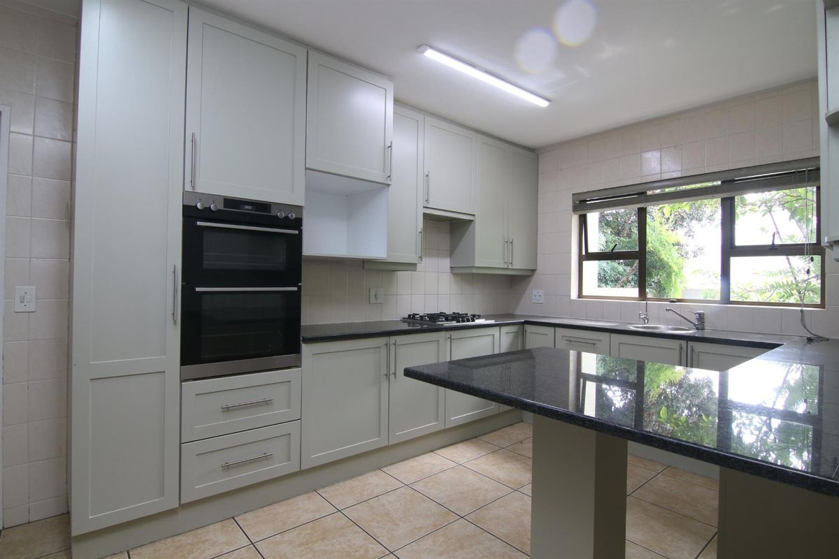 Beautiful North-Facing Family Home Overlooking the Greenbelt - Photo 5