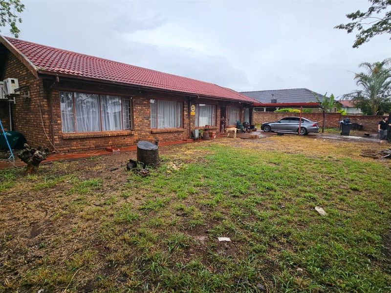 House For Sale in Karenpark, Akasia - Photo 2