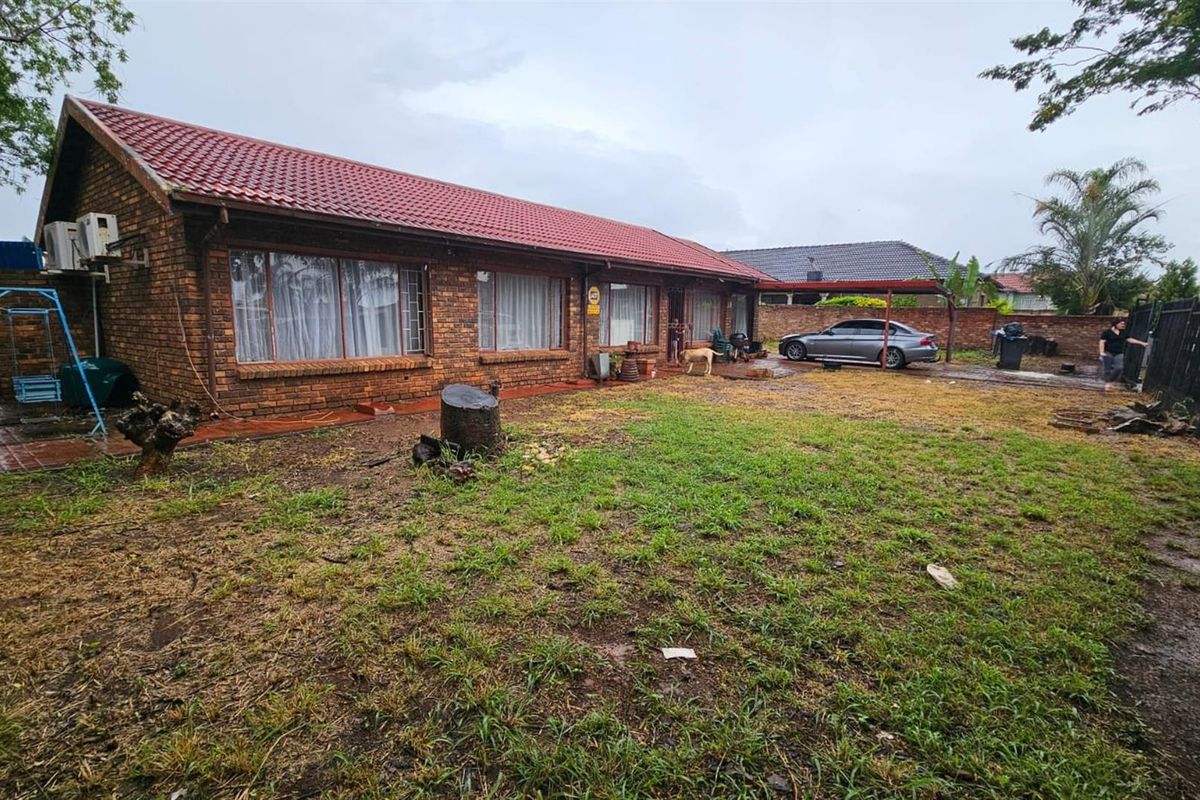 House For Sale in Karenpark, Akasia - Photo 2