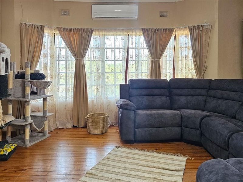 Welcoming Family house with Modern Upgrades - Photo 10