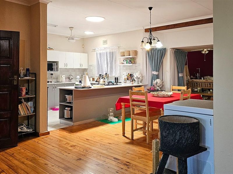 Welcoming Family house with Modern Upgrades - Photo 5