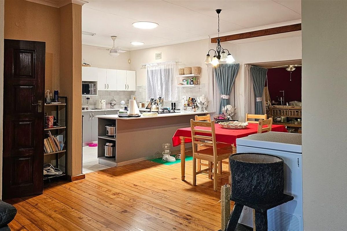 Welcoming Family house with Modern Upgrades - Photo 5