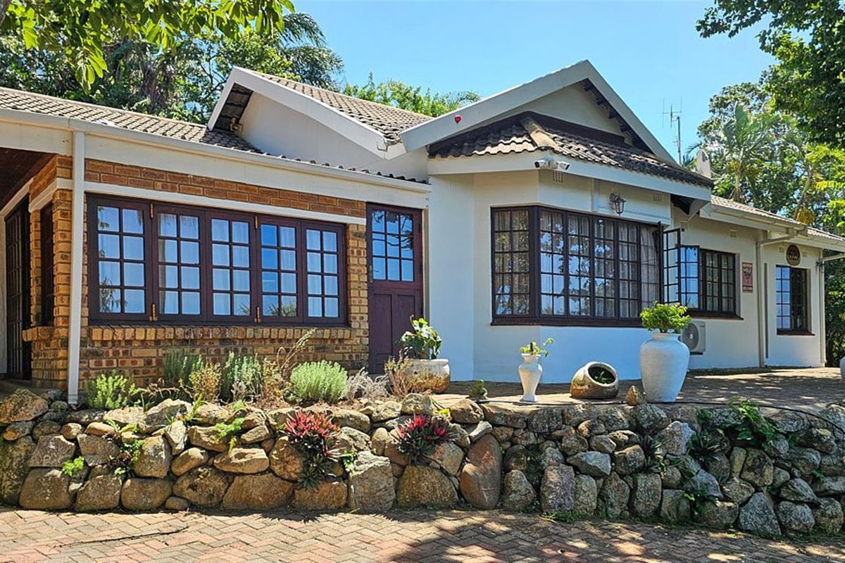 Welcoming Family house with Modern Upgrades - Photo 3