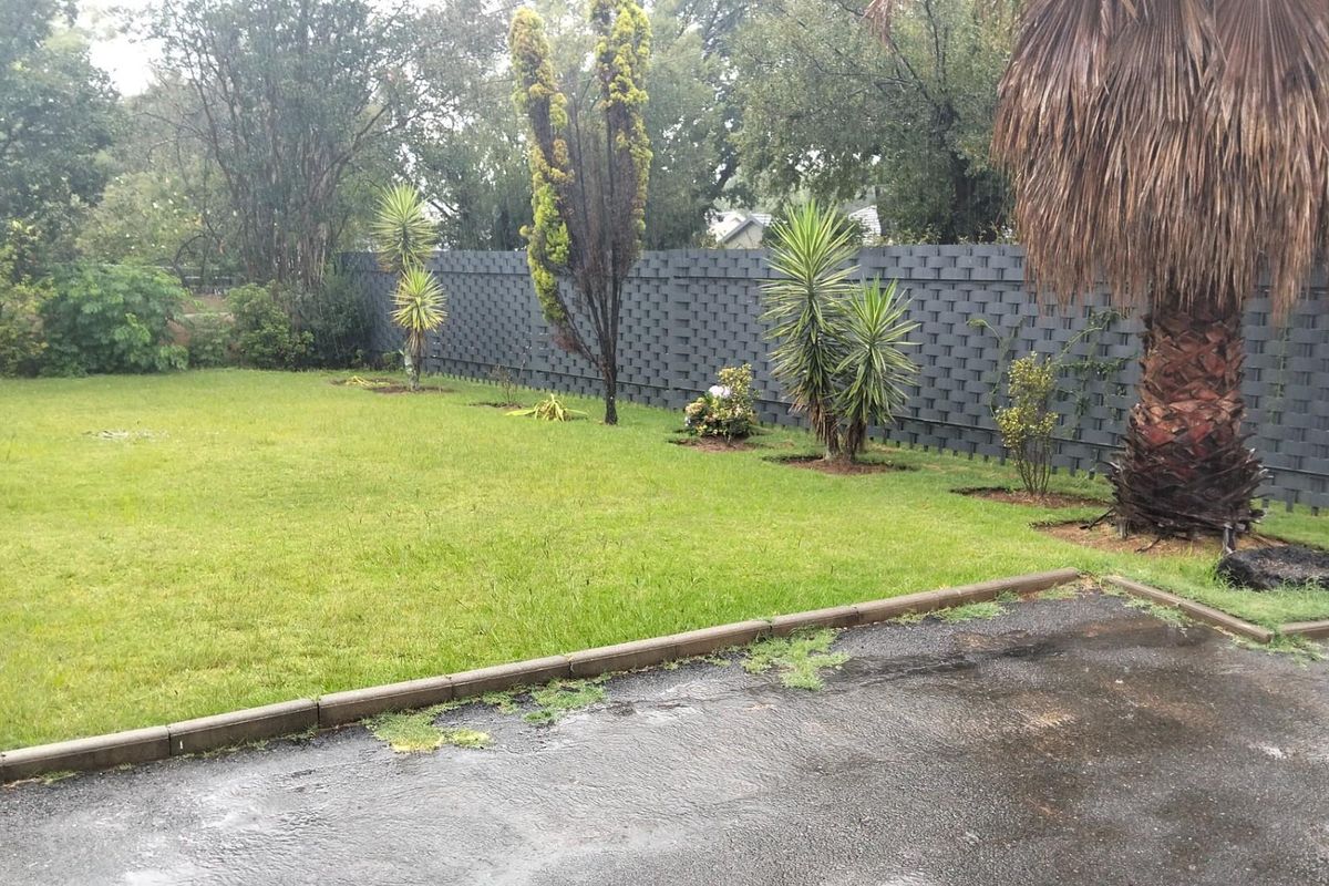 6 Beds 2 Baths 1 Servants Quarters, Single Garage, 4 Carports, 1192sqm  Variety of 12 Fruit Trees - Photo 5