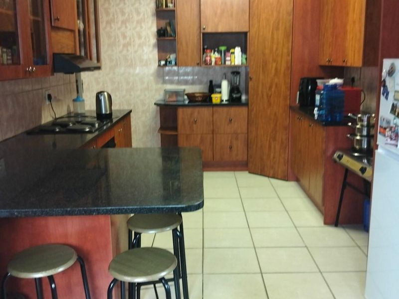 6 Beds 2 Baths 1 Servants Quarters, Single Garage, 4 Carports, 1192sqm  Variety of 12 Fruit Trees - Photo 9