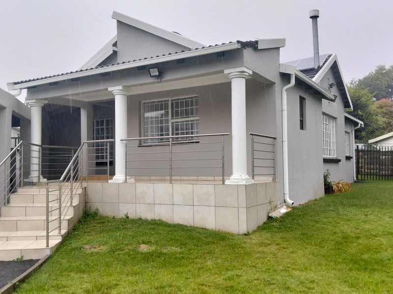 6 Beds 2 Baths 1 Servants Quarters, Single Garage, 4 Carports, 1192sqm  Variety of 12 Fruit Trees - Photo 8