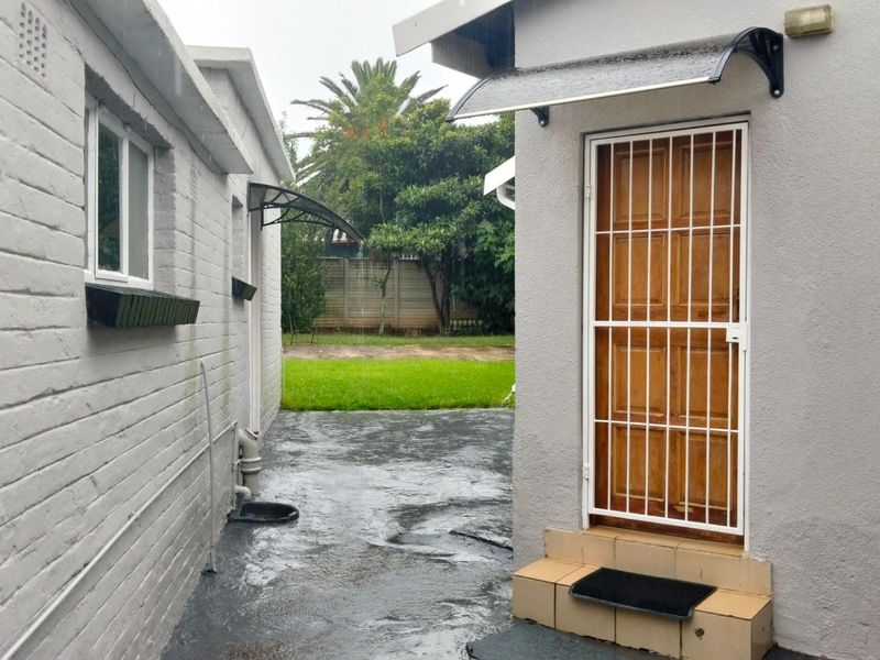 6 Beds 2 Baths 1 Servants Quarters, Single Garage, 4 Carports, 1192sqm  Variety of 12 Fruit Trees - Photo 7