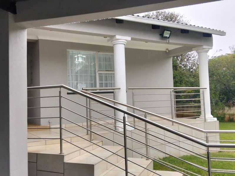 6 Beds 2 Baths 1 Servants Quarters, Single Garage, 4 Carports, 1192sqm  Variety of 12 Fruit Trees - Photo 6