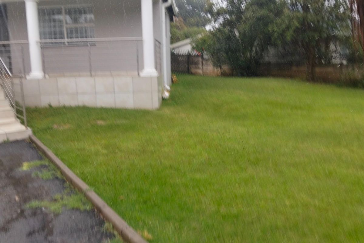 6 Beds 2 Baths 1 Servants Quarters, Single Garage, 4 Carports, 1192sqm  Variety of 12 Fruit Trees - Photo 4