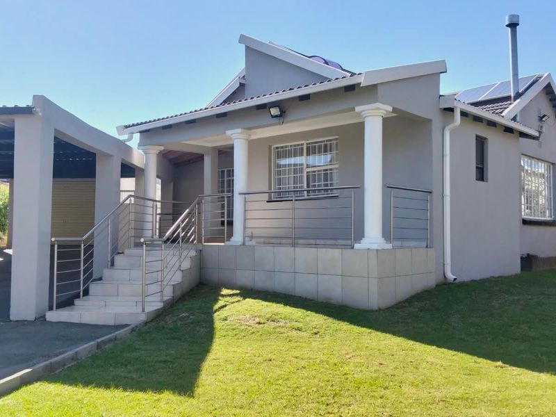 6 Beds 2 Baths 1 Servants Quarters, Single Garage, 4 Carports, 1192sqm  Variety of 12 Fruit Trees - Photo 1