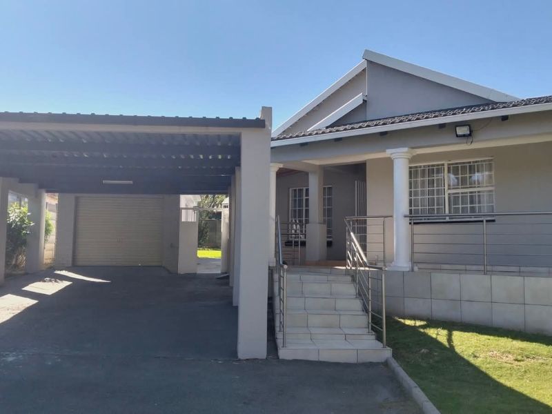 6 Beds 2 Baths 1 Servants Quarters, Single Garage, 4 Carports, 1192sqm  Variety of 12 Fruit Trees - Photo 4
