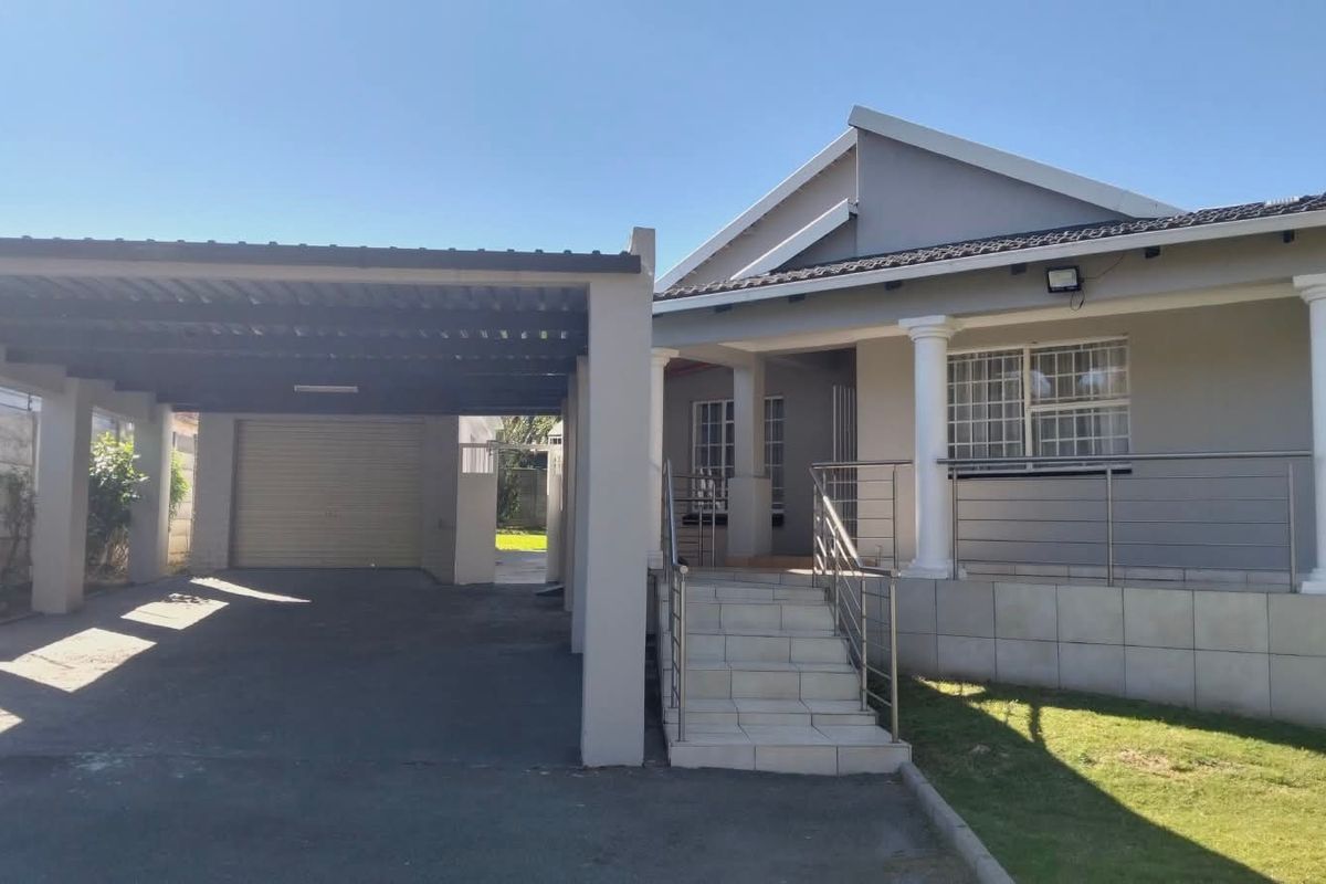 6 Beds 2 Baths 1 Servants Quarters, Single Garage, 4 Carports, 1192sqm  Variety of 12 Fruit Trees - Photo 4