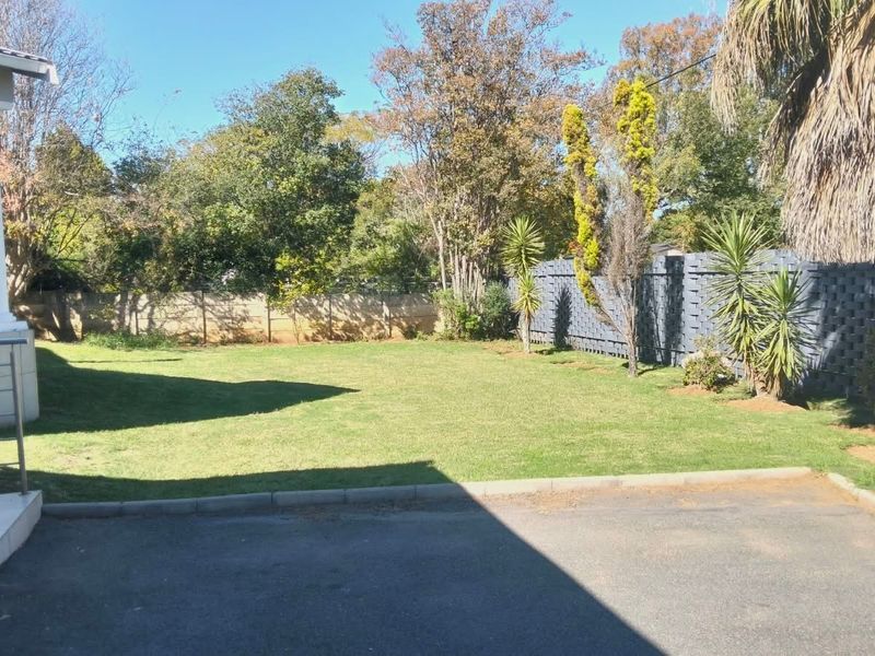 6 Beds 2 Baths 1 Servants Quarters, Single Garage, 4 Carports, 1192sqm  Variety of 12 Fruit Trees - Photo 10