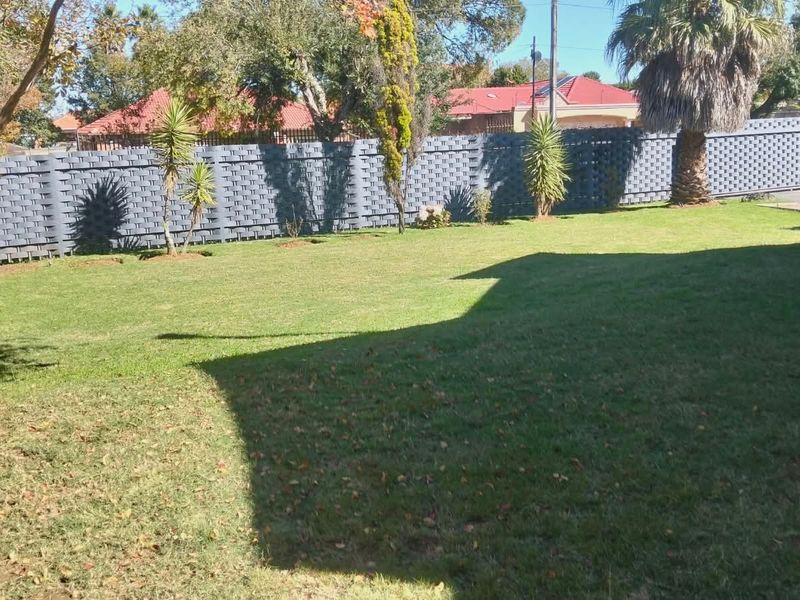 6 Beds 2 Baths 1 Servants Quarters, Single Garage, 4 Carports, 1192sqm  Variety of 12 Fruit Trees - Photo 9